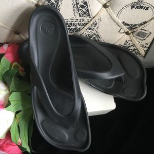 CROCS ABF Black Sport Flip Flop Sandals - Sz 7